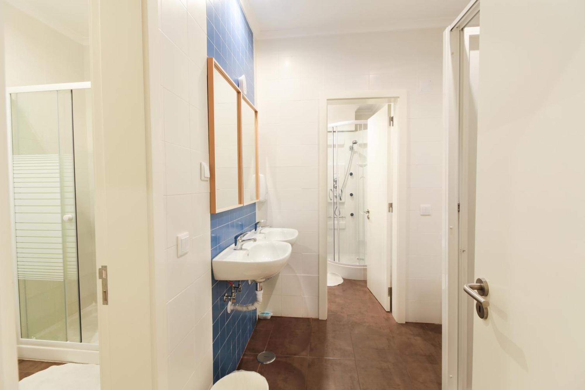 Twin Room with Shared Bathroom,704402809:JPEG