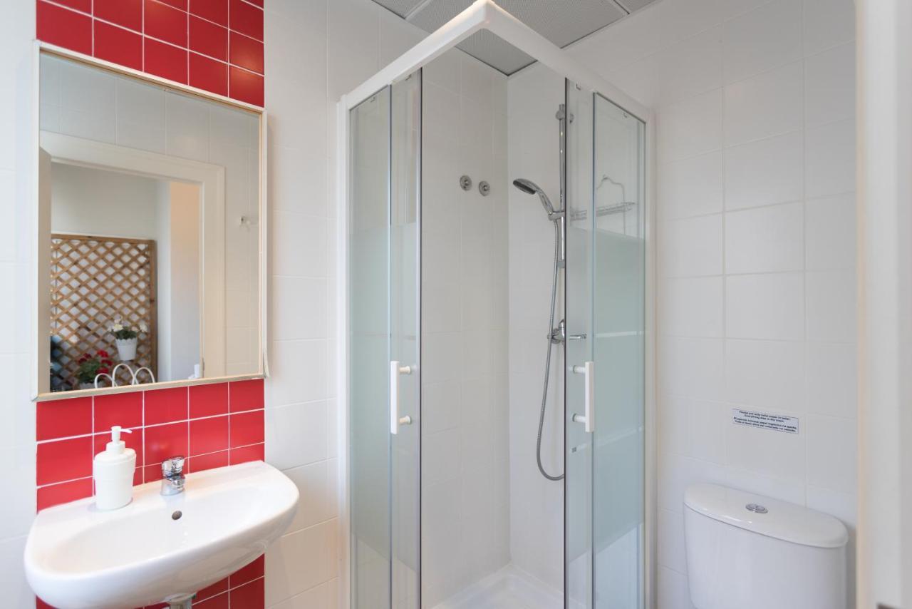 Double Room with Private Bathroom,762122482:JPEG